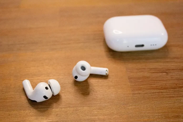 What Features Should You Prioritize When Buying Earbuds?